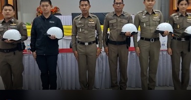 1x1 มอบหมวกจราจร 1