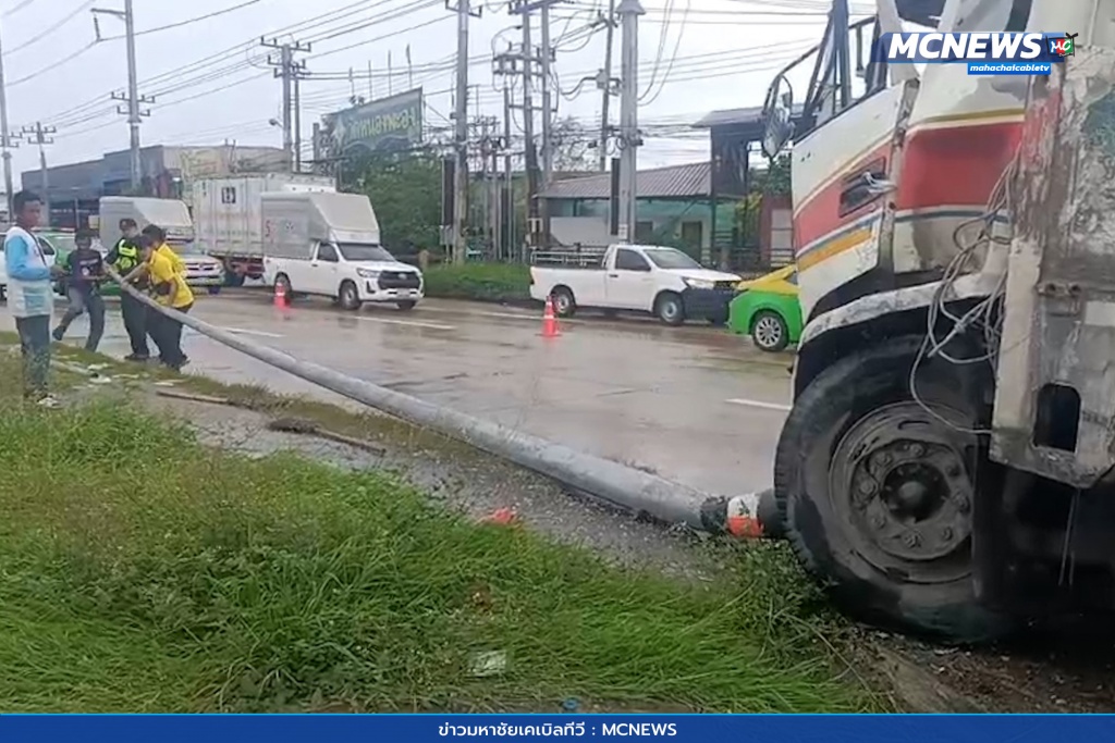 รถบรรทุกขึ้นเกาะกลางถนน 3