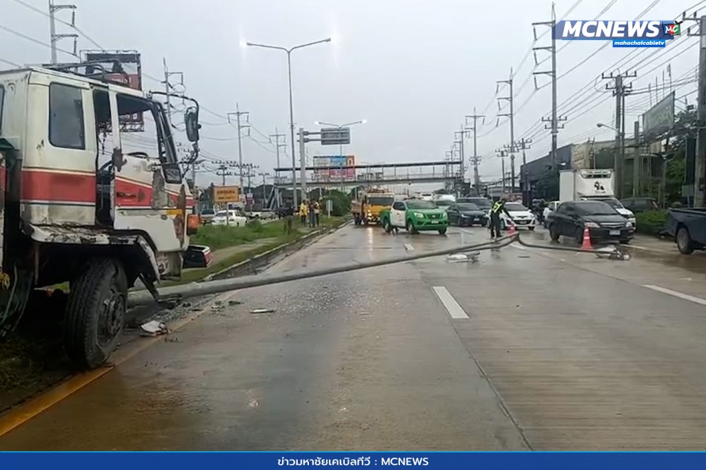 รถบรรทุกขึ้นเกาะกลางถนน 4