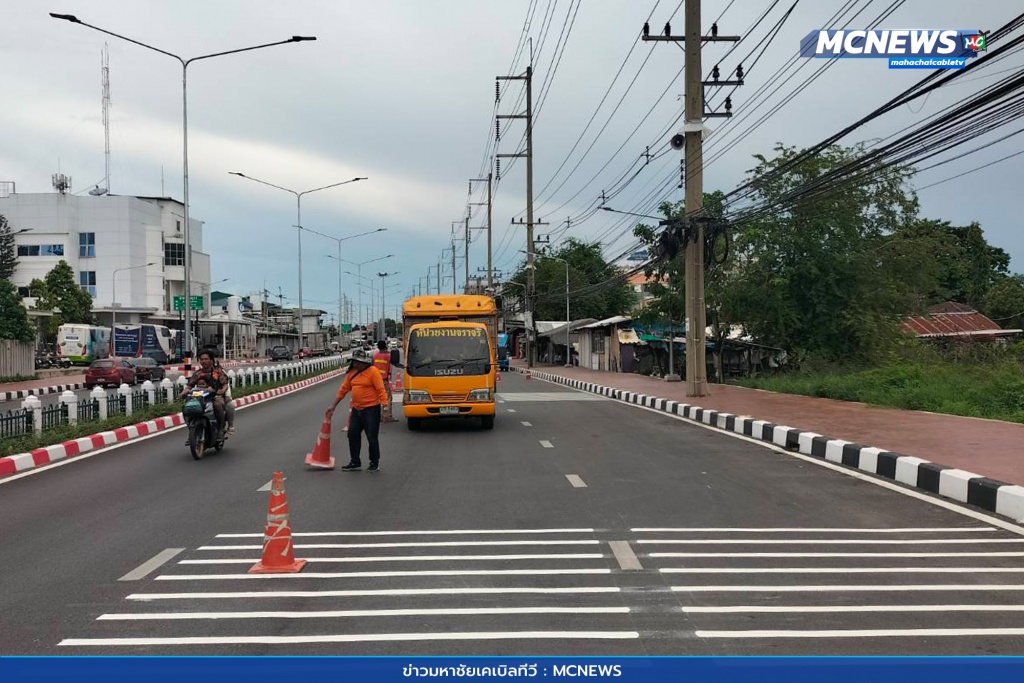 ทต.ท่าจีน ปรับแก้ เส้นจราจร 10
