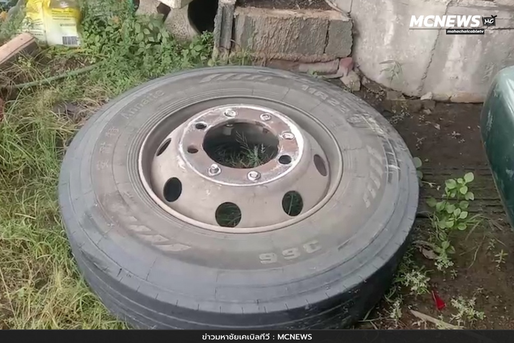 รถบรรทุกข้ามเกาะกลางชนกระบะ 4